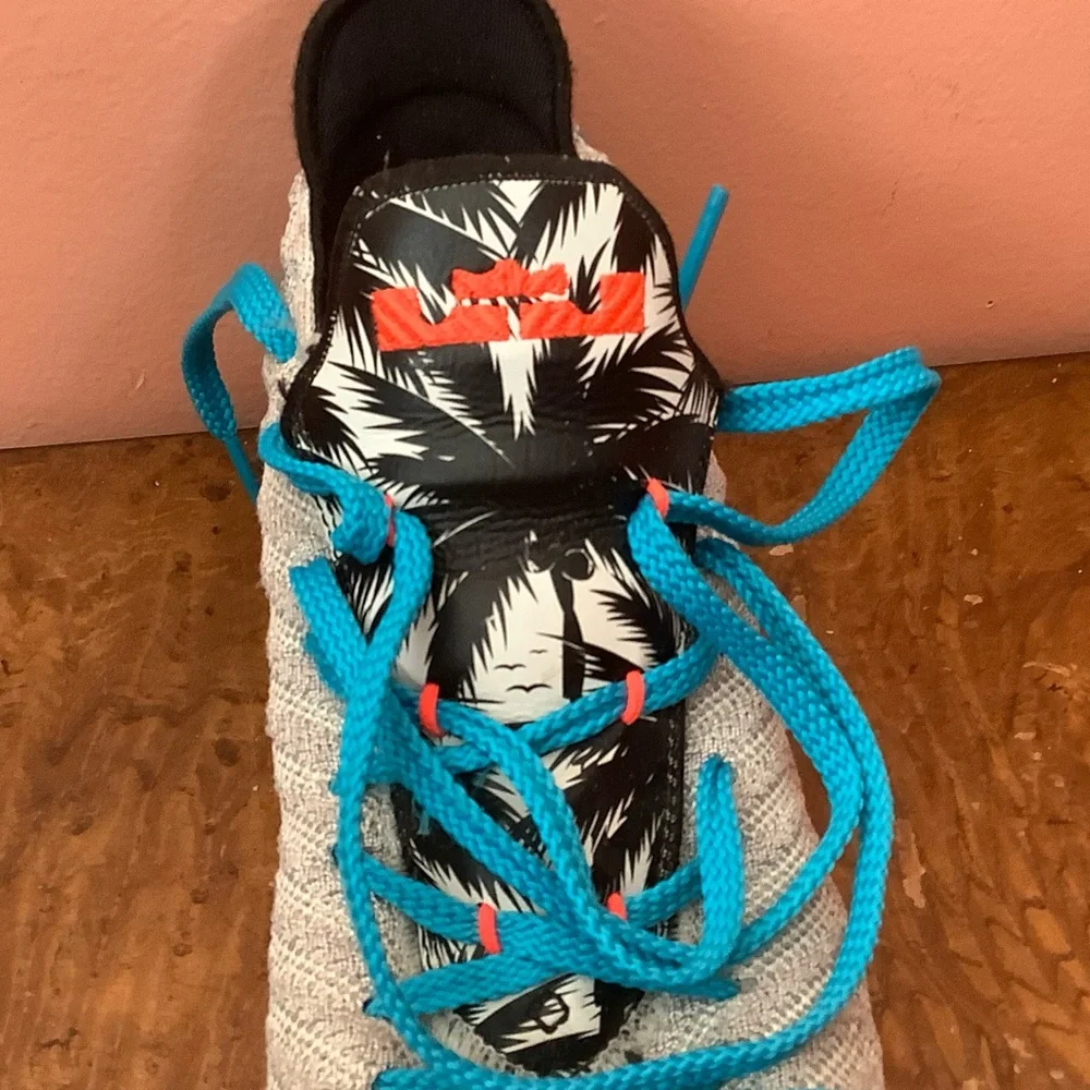 Nike Lebron AQ2465-078 Size 5Y Sneakers